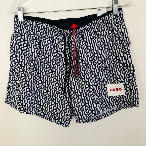 NWT LOGO-PRINT QUICK-DRYING SWIM SHORTS WITH BRANDED LABEL - Picture 3 of 10